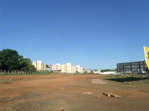 O cumprimento da legislação referente aos terrenos baldios ainda é falho no município. Foto: Gazeta do Triângulo