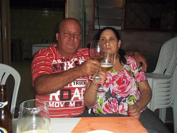 Cristina Aparecida Rosa Barros, aniversariante do dia 11, ao lado do esposo Valmir Barros