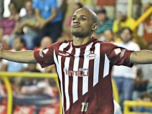 Lukaian comemora um dos gols que garantiram a vaga na final. Foto: Divulgação