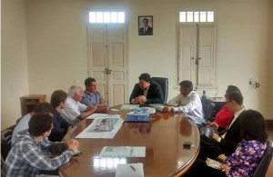 Representantes da MartMinas e da Arxo durante encontro na prefeitura. Foto: PMA
