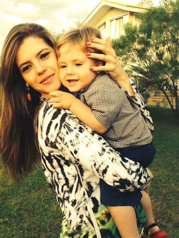 Nayara Cristina Martins Fernandes aniversariou dia 11. Na foto, como o filho Nicolas Martins Sabino