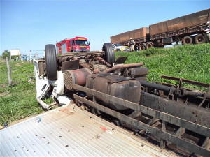 Acidente fatal ocorreu na manhã de ontem, próximo a Ponte de Tupaciguara. Foto: Corpo de Bombeiros