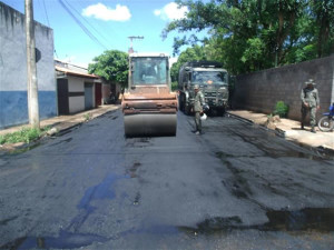 ...e o CEM - CAIC estão situados na rua contemplada pelas obras de asfaltamento, iniciadas nesta segunda-feira. Fotos: Gazeta do Triângulo/Divulgação