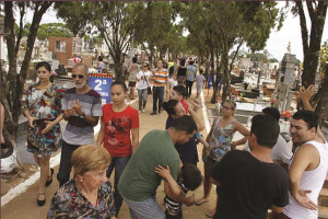Estima-se que 30 mil pessoas estiveram no Cemitério Bom Jesus. Foto: Divulgação