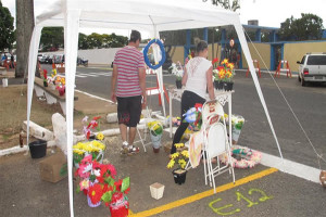 Comerciantes ambulantes se preparam antecipadamente para atender a população neste fim de semana. Foto: Gazeta do Triângulo