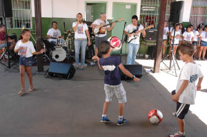 Projeto promove contato descontraído e divertido com a MPB. Foto: Dori Dias