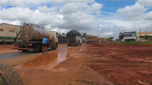 A rodovia esta em condições precárias. Foto: Gazeta do Triângulo
