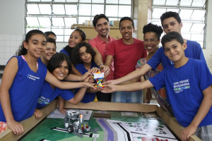 O kit LEGO tem foco em programação e montagem de projetos robóticos e atende a todos os níveis educacionais. Foto: Secom/PMU