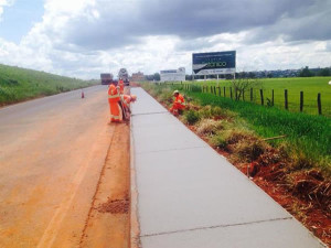  A obra foi retomada com a construção de calçadas, seguida pela implantação de pontos de luz. Foto: Divulgação