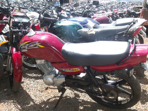 A motocicleta CG 125 foi levada ao Pátio credenciado pelo Detran. Foto: Gazeta do Triângulo