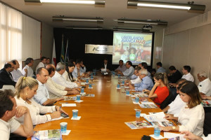 A reunião ocorreu na sede da Associação Comercial e Industrial de Uberlândia (ACIUB). Foto: Secom/PMU