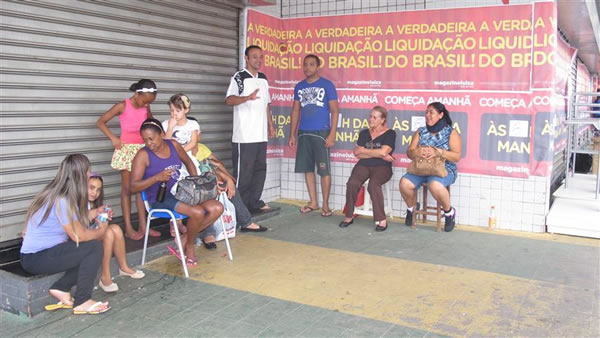 Ofertas tentadoras acontecem hoje e atraíram araguarinos bem antes da hora. Foto: Gazeta do Triângulo