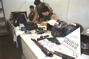 Material apreendido pelos militares ontem à tarde. Foto: Gazeta do Triângulo