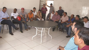 Secretário de Trânsito Divonei Gonçalves dos Santos recebeu a classe de trabalhadores na tarde desta segunda-feira. Foto: Gazeta do Triângulo