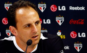 Rogério vê futebol ‘razoável’ e espera presença do torcedor em duelo contra o San Lorenzo