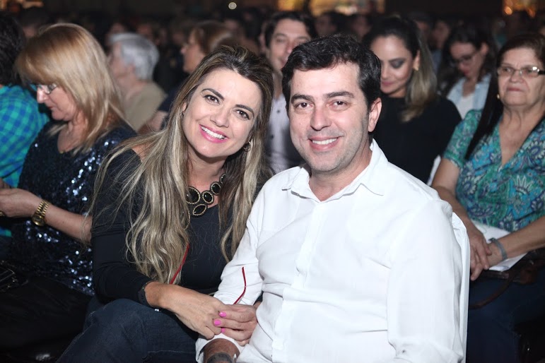 Crédito: Mauro Marques Adriana Thyssen e o namorado Décio Ferreira no show dos Paralamas do Sucesso.