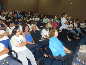 Ações objetivam atrair a atenção da comunidade em relação às maneiras de não desperdiçar água. Foto: Divulgação