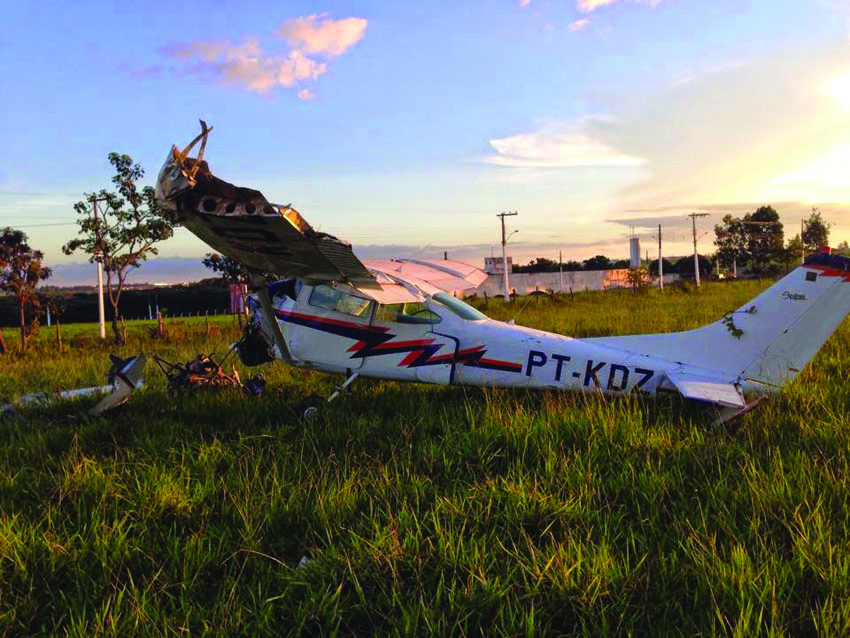 Aeronave com cinco passageiros cai em Araguari