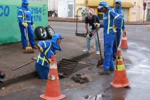 A secretaria capacitará novos agentes, além de intensificar as visitas domiciliares e a utilização do veículo fumacê