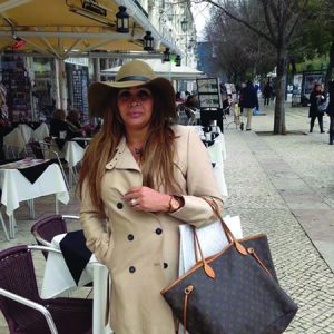 Sônia Sampaio - tour de férias em Portugal, circulando elegantemente por Lisboa. Um luxo!