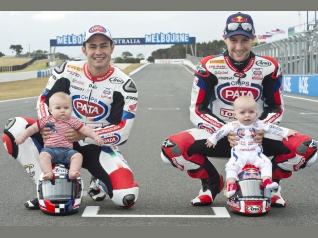 Bebês capazes de pilotar motos adaptadas estão entre as piadas de 1º de Abril 