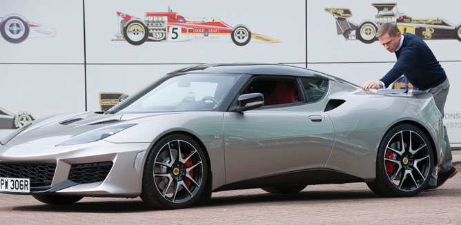 Vários sites de publicidade acreditaram na piada divulgada pela Lotus (Foto Divulgação) 