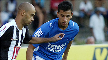 Henrique participou de sequência vitoriosa do Cruzeiro sobre o Atlético de 2008 a 2010