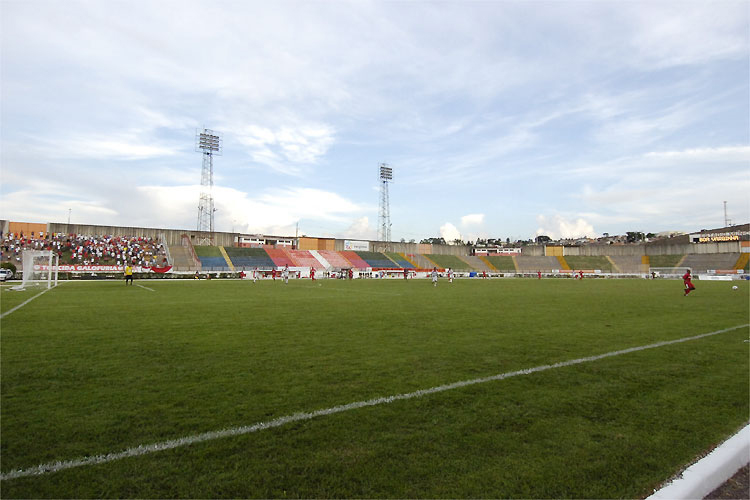 Estádio Dilzon Melo deve receber decisão do estadual (Divulgação)