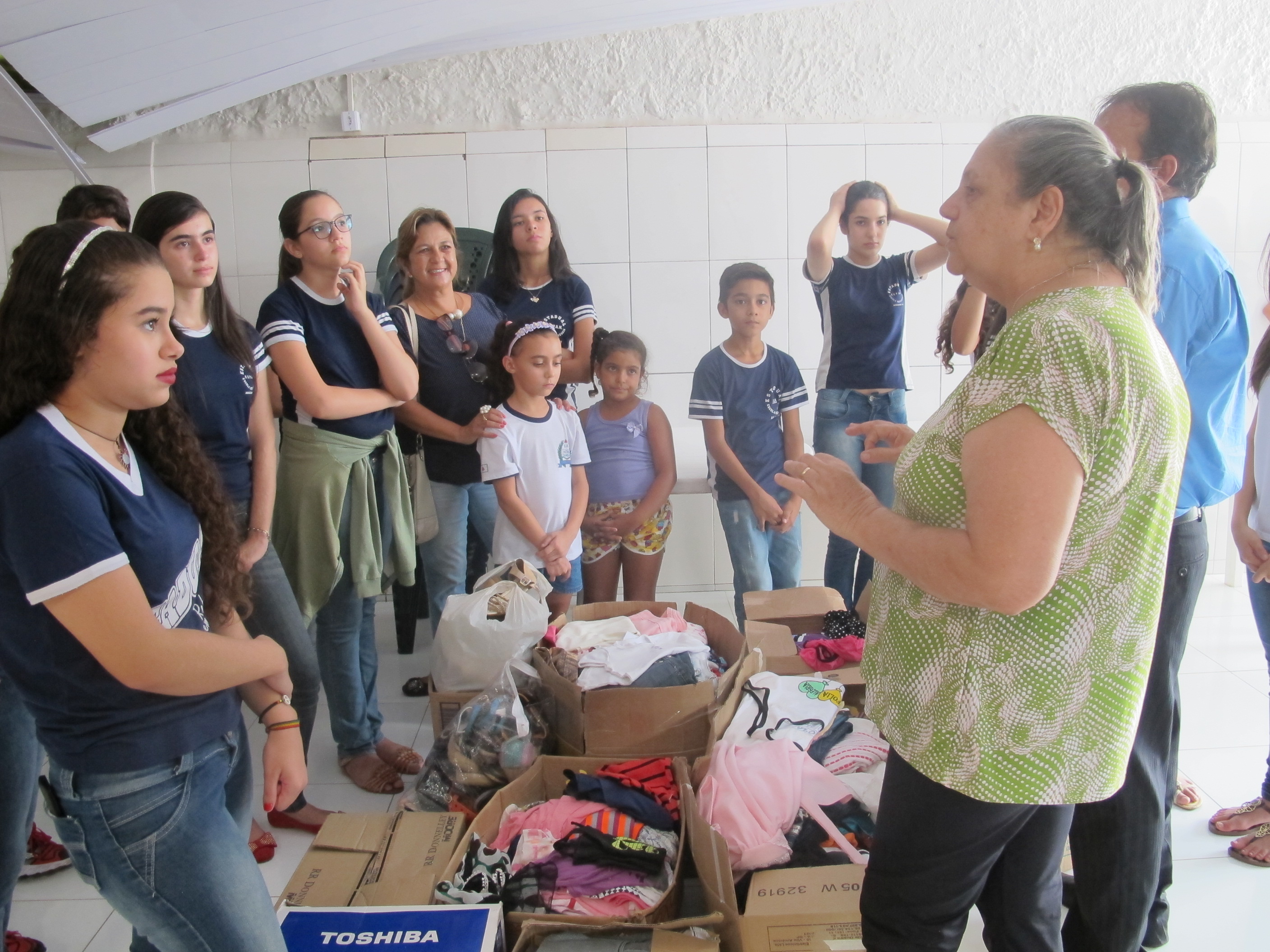 Diretora Executiva e também fundadora da Instituição Vera Lúcia Carrijo Rosa durante recepção aos alunos