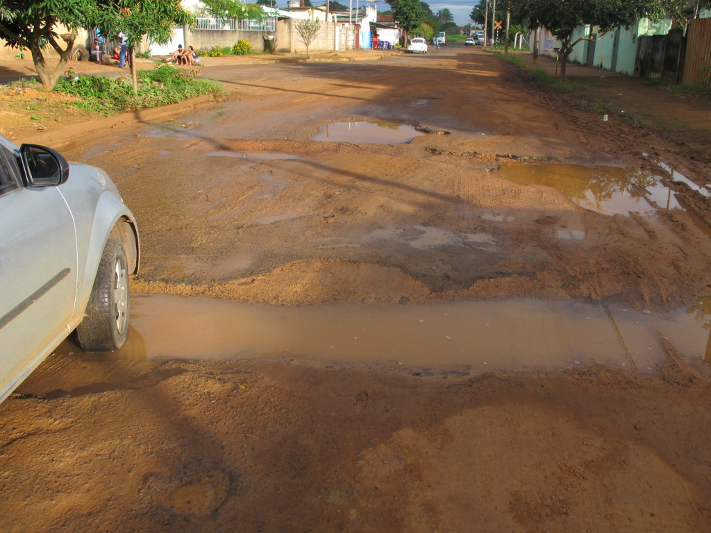 Comunidade convive no meio do caos