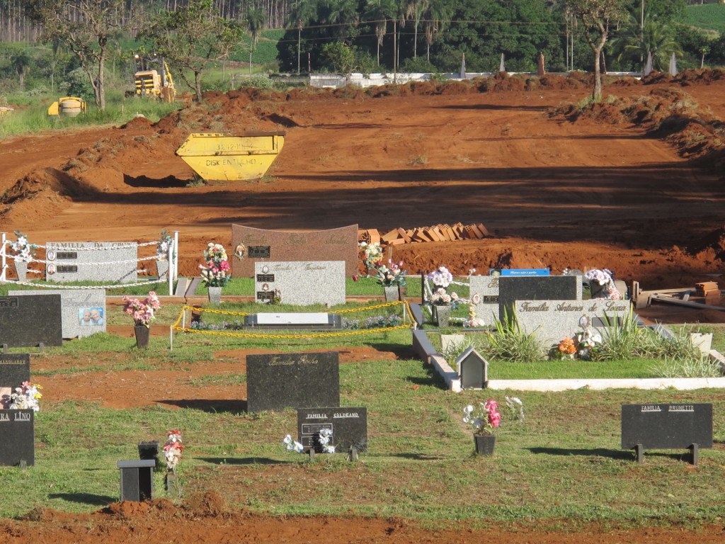 Cemitério localizado na região do Parque dos Verdes recebe benfeitorias