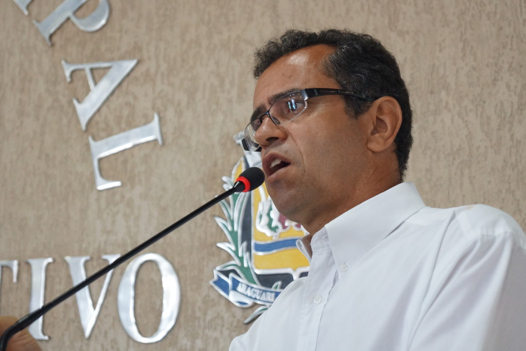 O médico Helvécio Ribeiro disse estar sofrendo perseguição por reclamar do Pronto Socorro