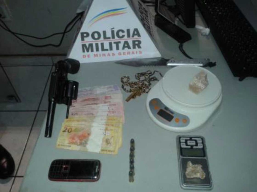 Operação contou com o apoio de cães farejadores de equipes de Uberlândia