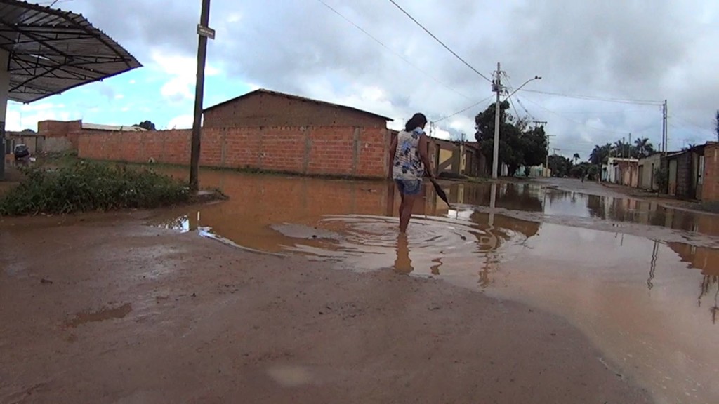 Alguns moradores ainda convivem em situação calamitosa em dias de chuvas