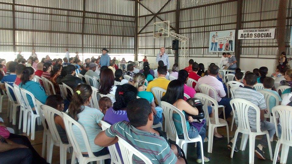 Moradores aguardam sorteio dos endereços para o residencial Bella Suíça