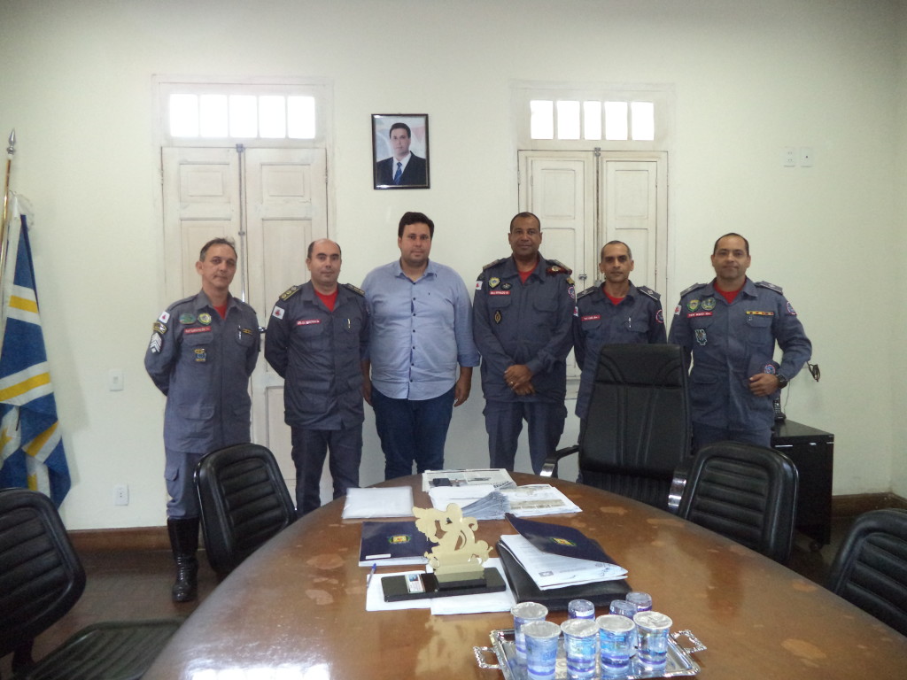 Novo comandante regional do Corpo de Bombeiros visita Araguari