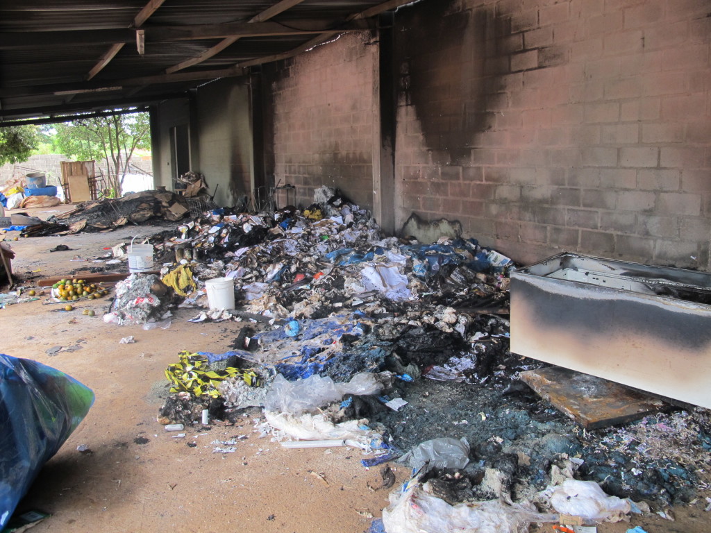 Incêndio foi provocado na tarde deste domingo