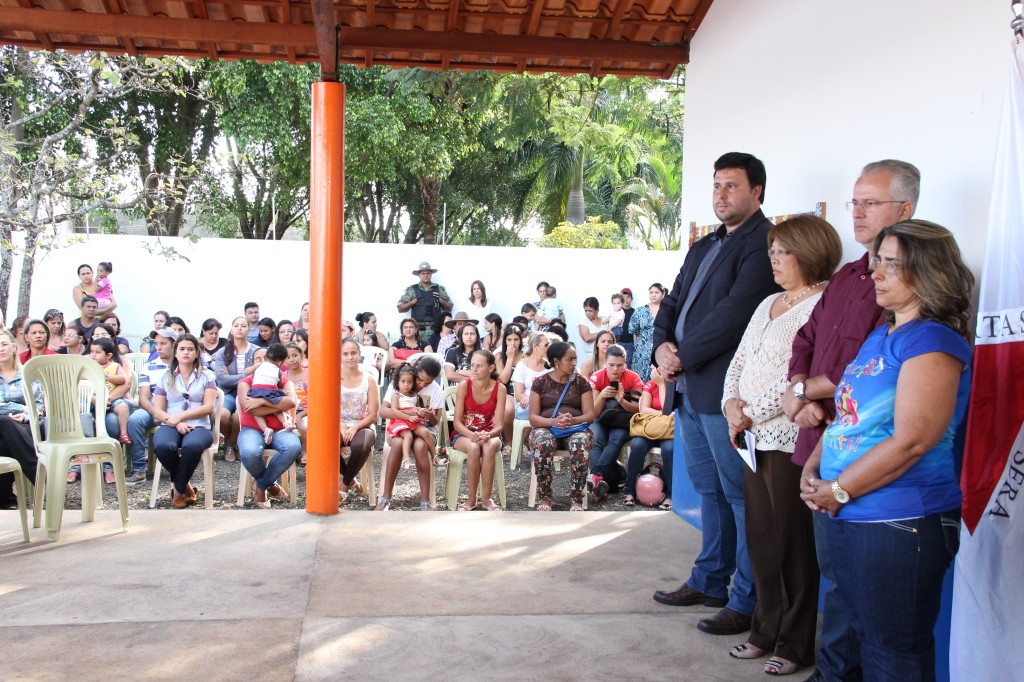 Representantes do povo participaram da inauguração do CMEI, localizado no bairro Goiás
