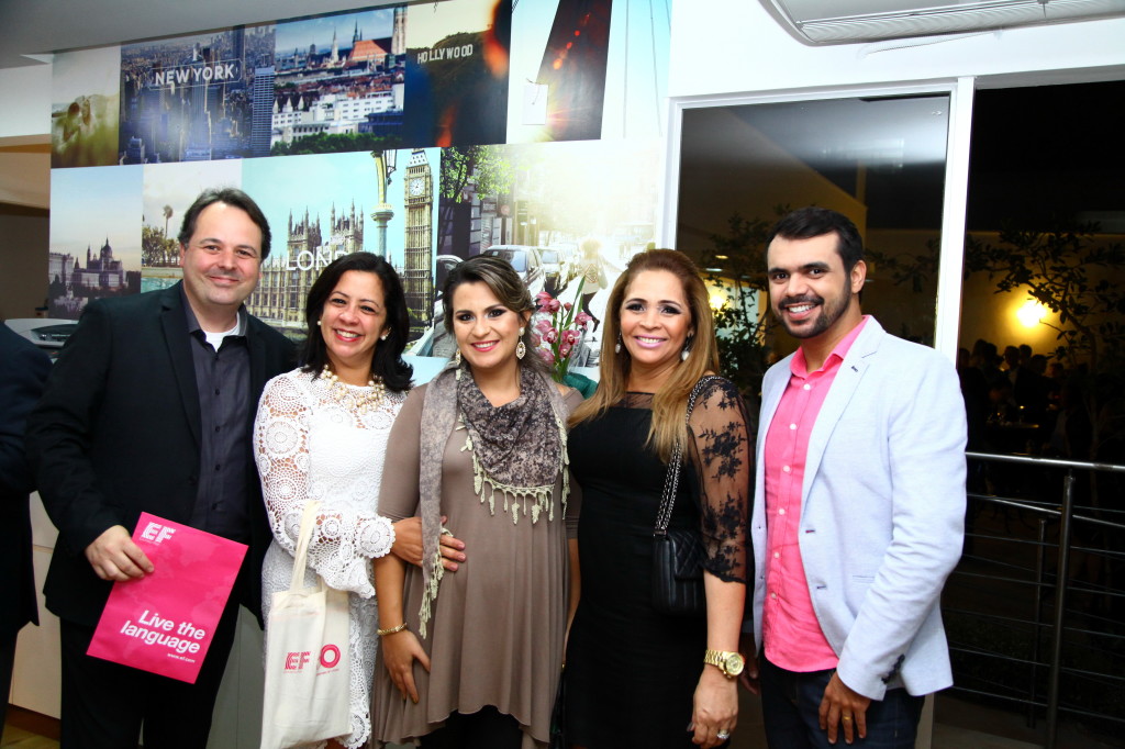 Rogério Silva, Núbia Carvalho, Keila Miranda, Sônia Sampaio e Bruno Figueiredo, durante coquetel de lançamento.