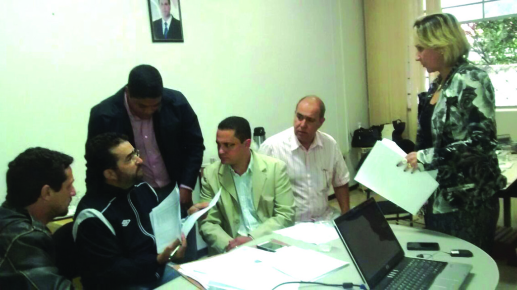 Comissão de vereadores durante visita na Secretaria de Administração (Foto: Divulgação) 