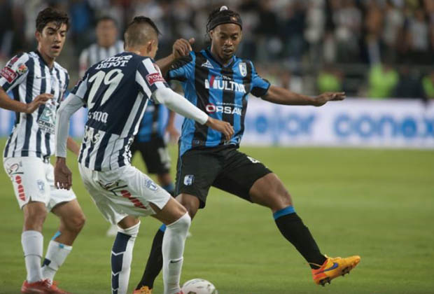 Ronaldinho chegou ao México em setembro do ano passado e tem contrato até 2016