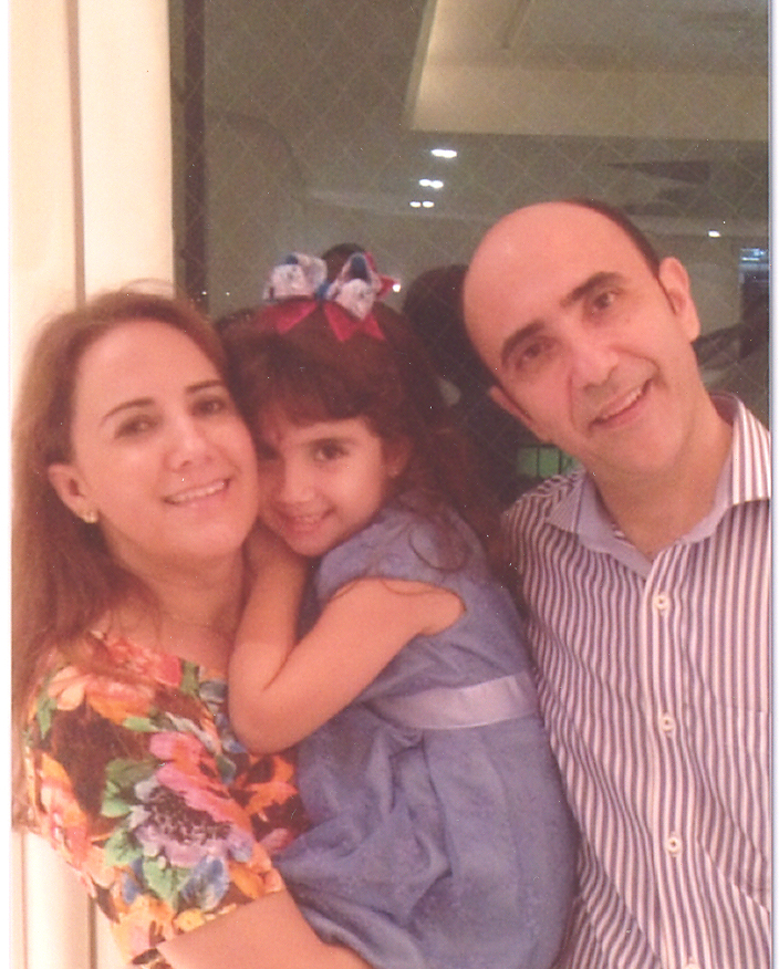 Alexandre Lemos Debs aniversariante do dia 11 ao lado da esposa Junea Cristina e da filha Sophia