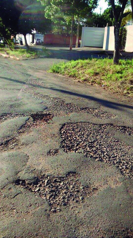  Moradores convivem com precárias condições de circulação