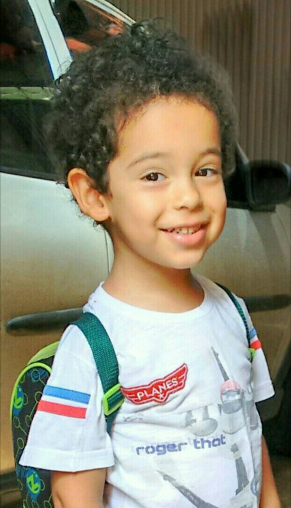 Cauã Alves Mendonça, aniversariante do dia 29. Filho de Carolina S. Alves Mendonça e de Clayton Robert Mendonça 