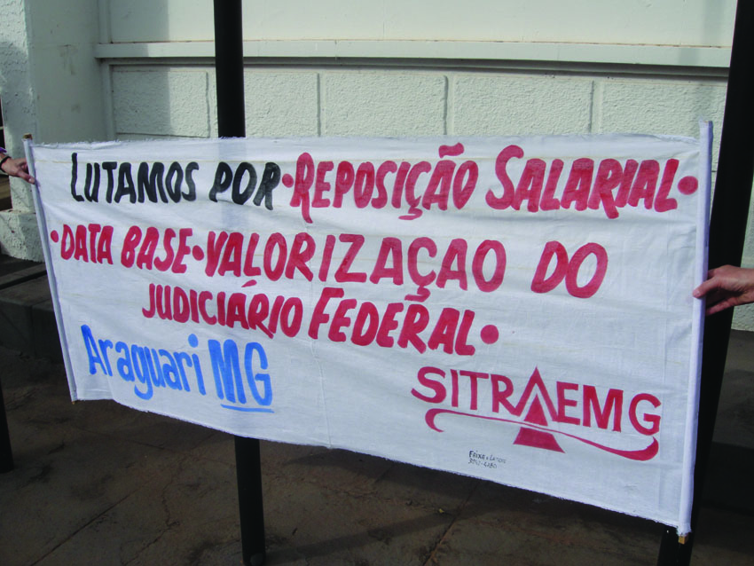 Servidores da Justiça do Trabalho realizam movimento em Araguari