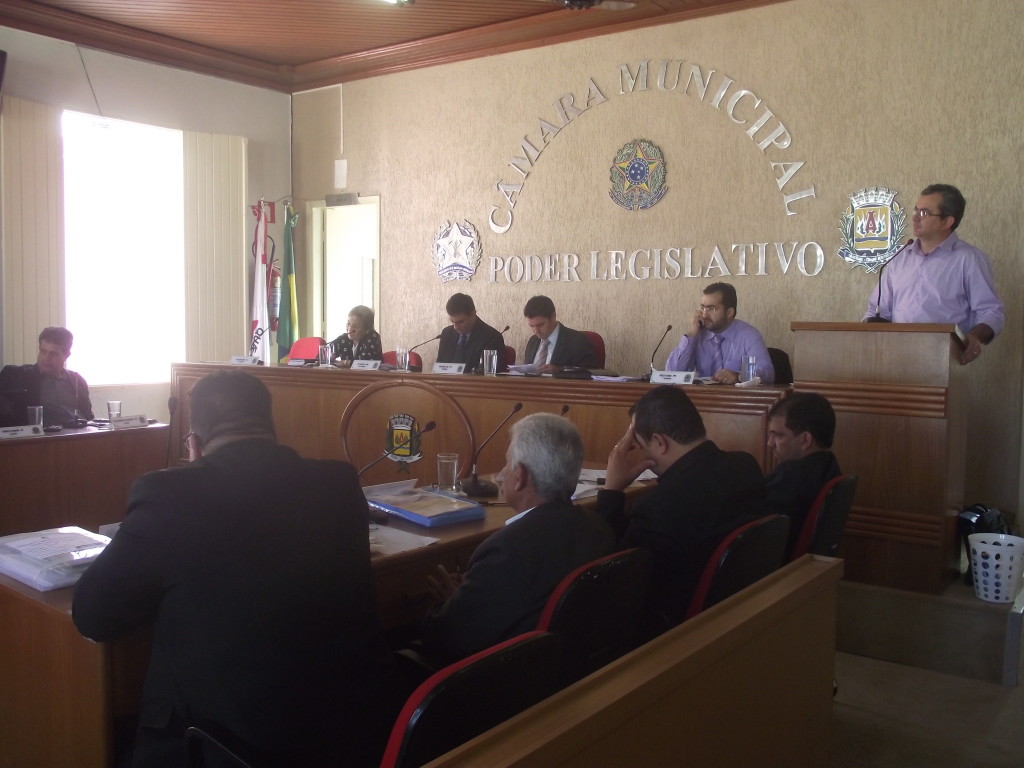 O coordenador do Controle de Zoonoses, Wellington Colenghi usou a Tribuna da Câmara para falar sobre a atual situação da dengue em Araguari