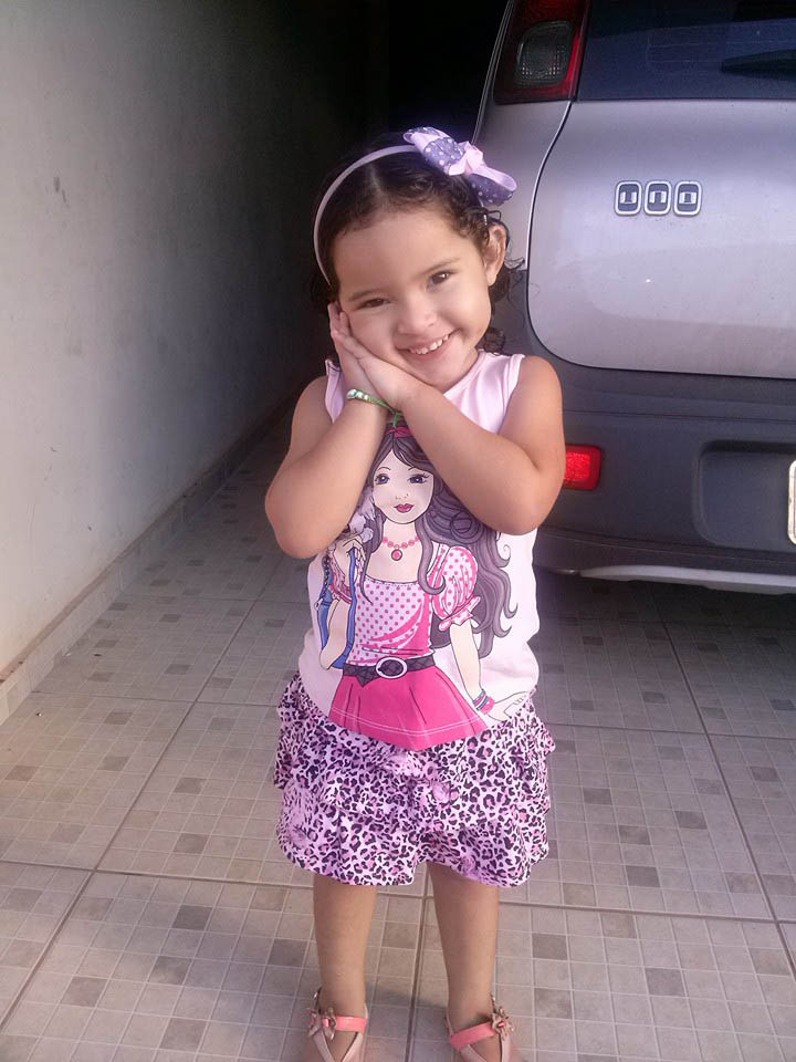 Emilly Sophia Morais Anjos Santos completa 3 aninhos hoje. Filha de Leide Morais Anjos e de Leonardo Santos