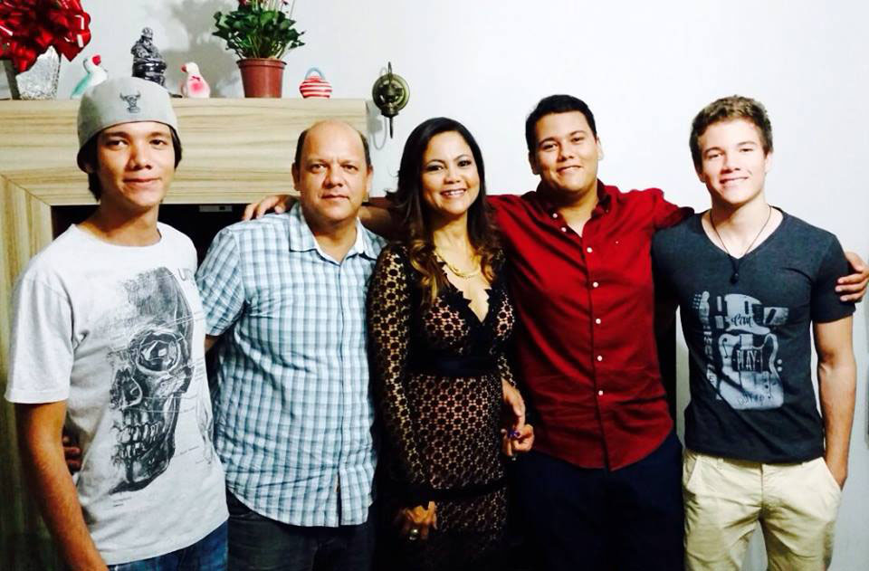 O companheirismo e simplicidade do casal rederam três frutos dessa linda união de 25 anos.  Marcio Alexandre, Matheus Cunha e Marcos Guilherme #BodasDePrata