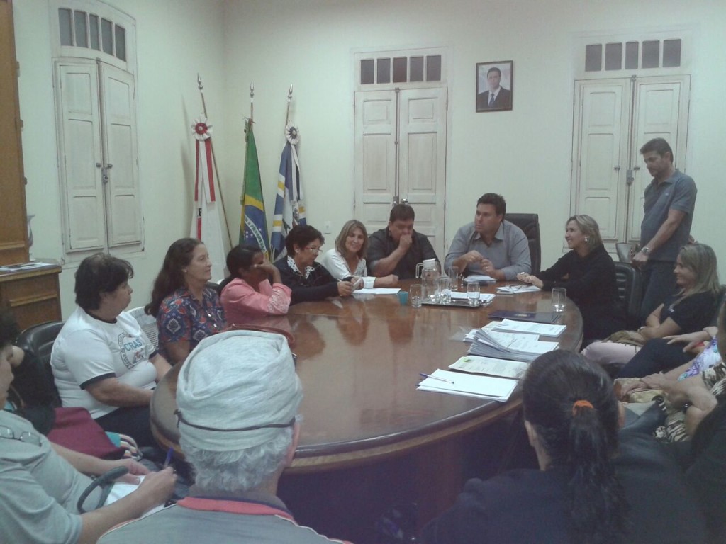 Durante a reunião foi colocada em pauta a questão dos salários mínimos dos servidores municipais Doto Sintespa  