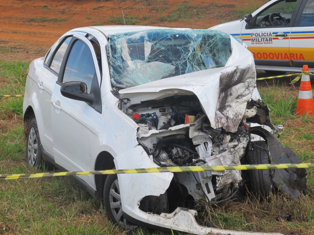 Uma pessoa morreu no acidente e quatro ficaram feridas